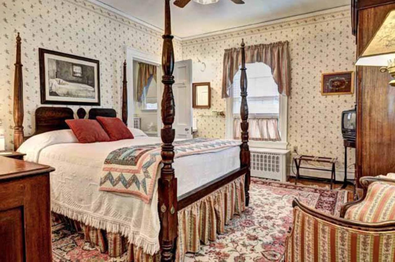 Colonial Capital B&B Уилямсбърг Екстериор снимка